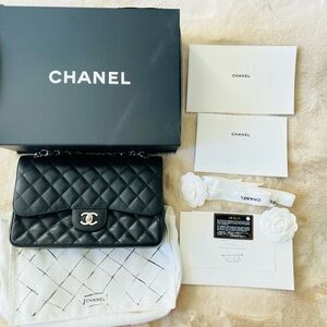 CHANEL Caviar Quilted Jumbo Double Flap Black